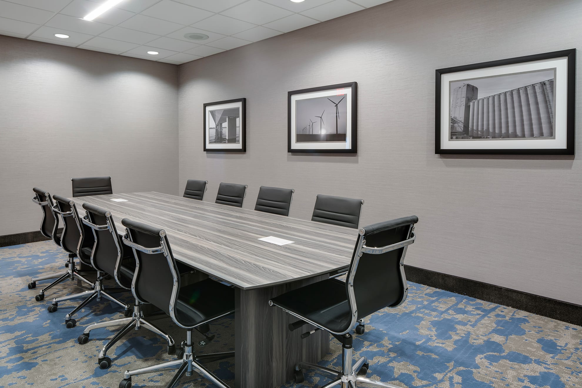 10 seat meeting room with table